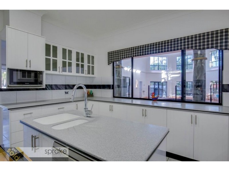 10 Windemere Road, Wondunna QLD 4655