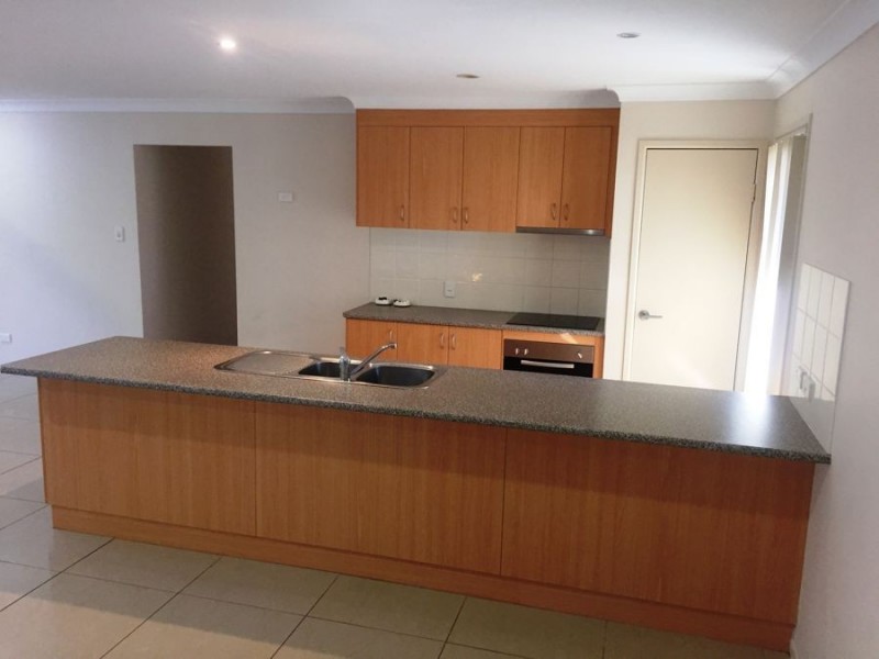 2/11 Daintree Drive, Urangan QLD 4655