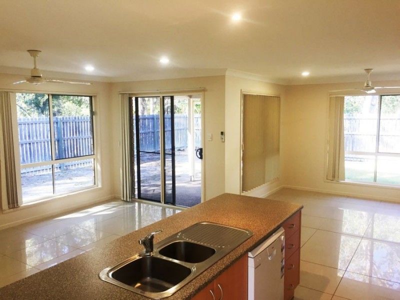 2/11 Daintree Drive, Urangan QLD 4655