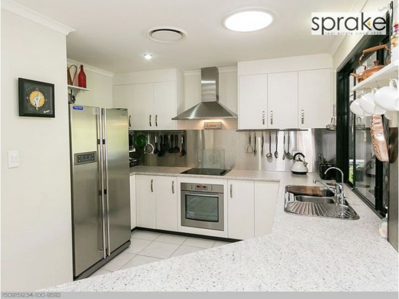 16 Oceanview Street, Point Vernon QLD 4655