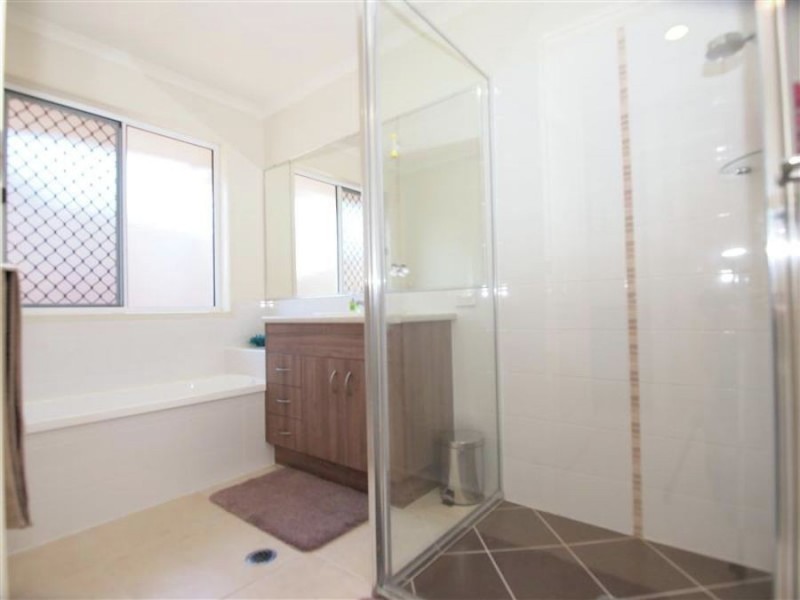 11 Picadilly Circuit, Urraween QLD 4655