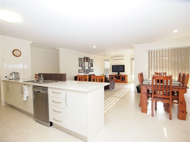 11 Picadilly Circuit, Urraween QLD 4655
