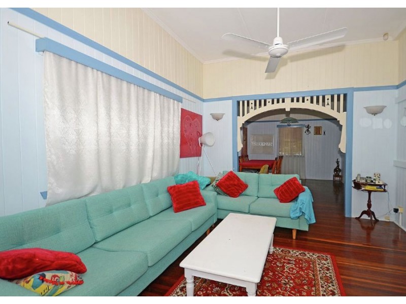 27 Beach Road, Pialba QLD 4655
