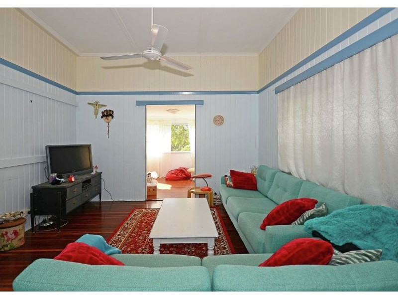 27 Beach Road, Pialba QLD 4655