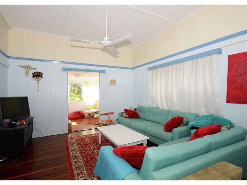 27 Beach Road, Pialba QLD 4655