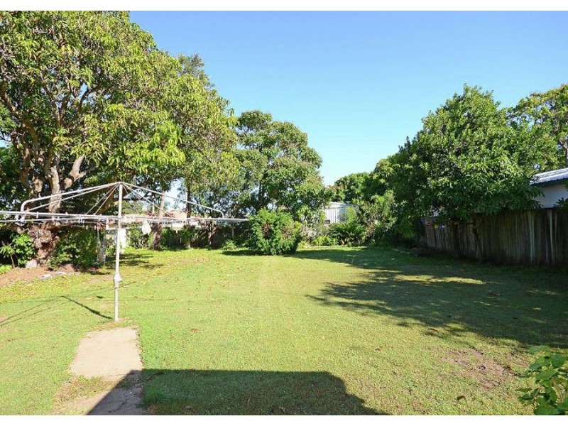 27 Beach Road, Pialba QLD 4655