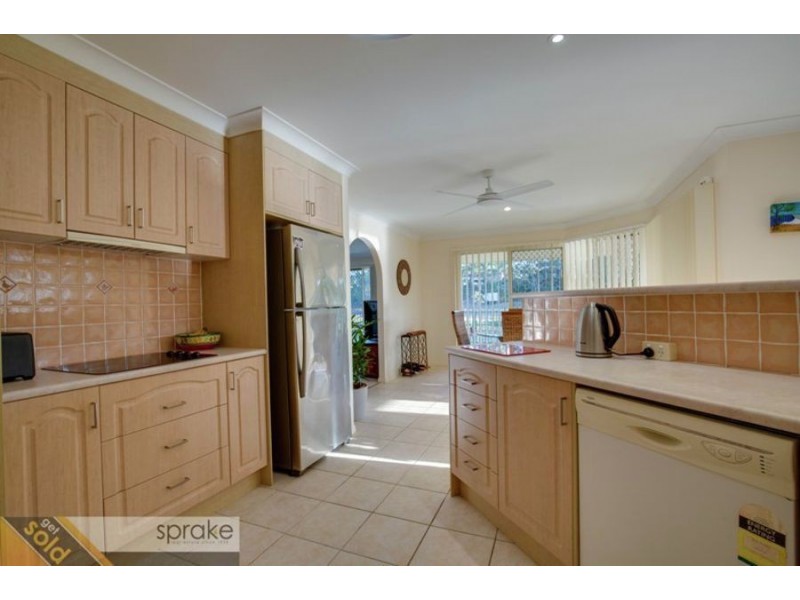 24 Banks Court, Torquay QLD 4655