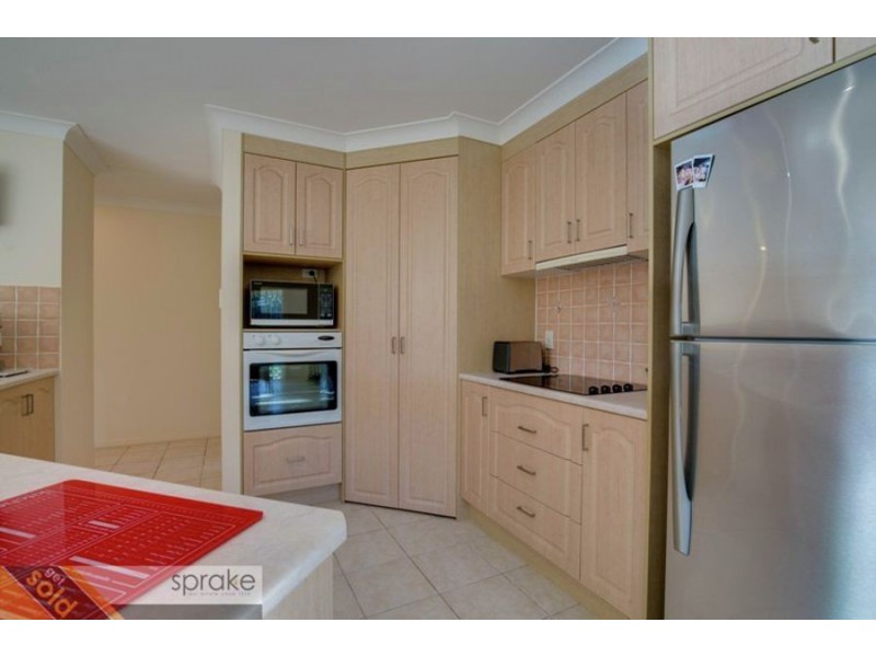 24 Banks Court, Torquay QLD 4655