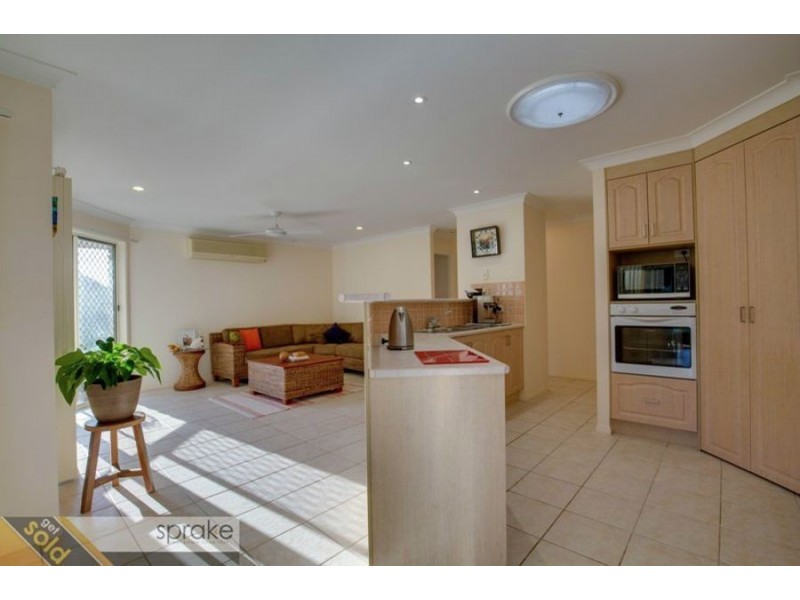24 Banks Court, Torquay QLD 4655
