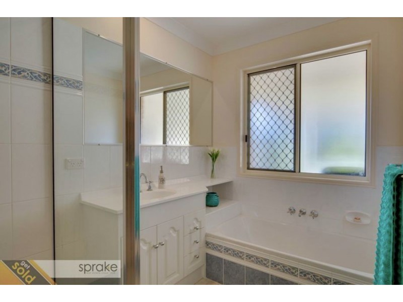 24 Banks Court, Torquay QLD 4655