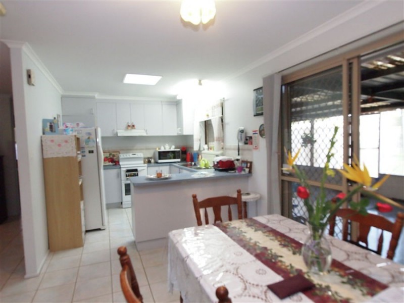 124 Hammond Street, Urangan QLD 4655