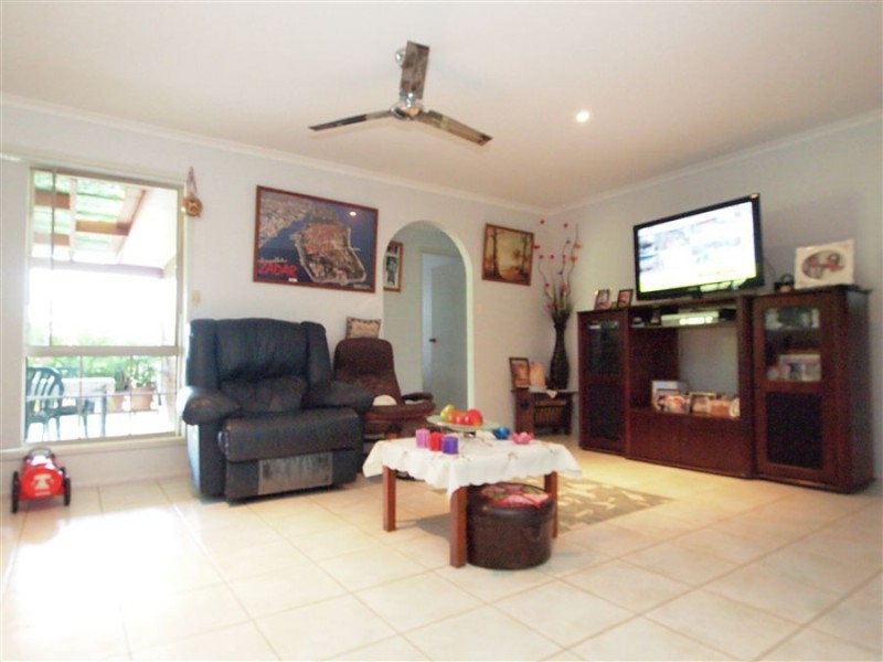 124 Hammond Street, Urangan QLD 4655