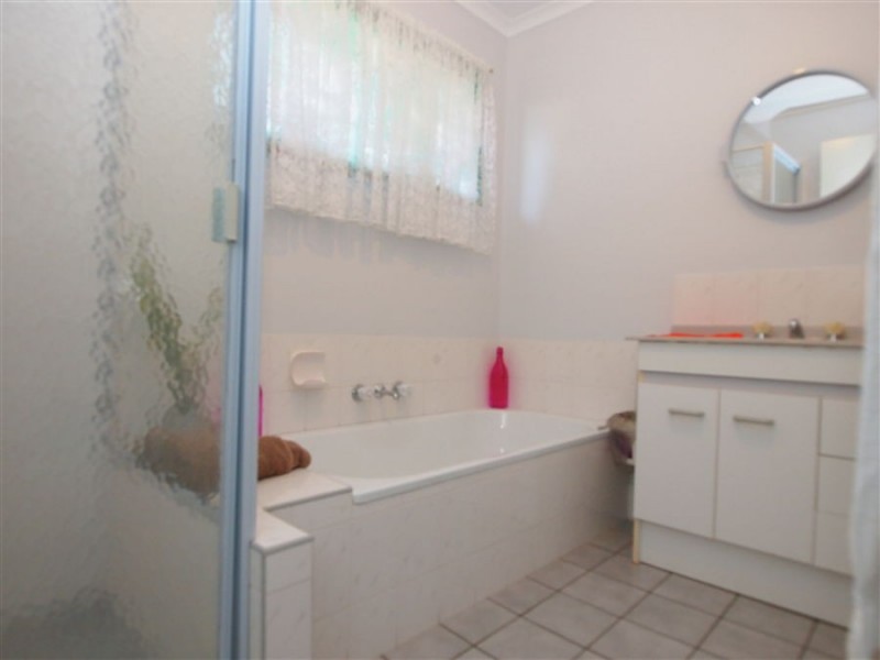 124 Hammond Street, Urangan QLD 4655