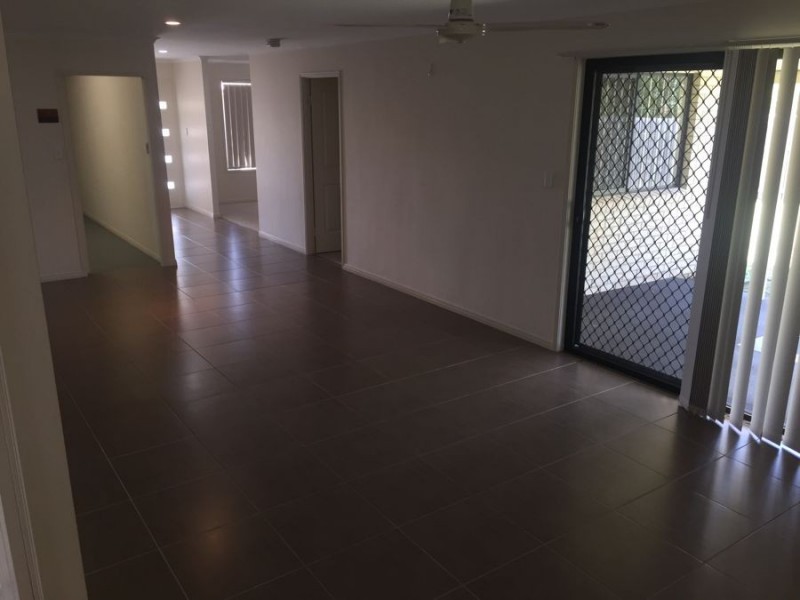 16 Jewel Court, Urangan QLD 4655