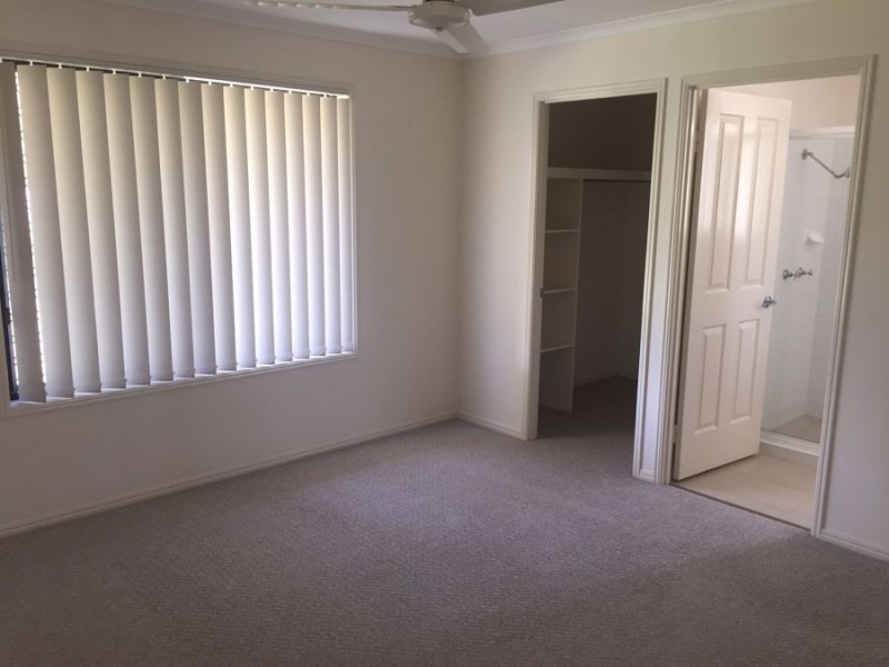16 Jewel Court, Urangan QLD 4655