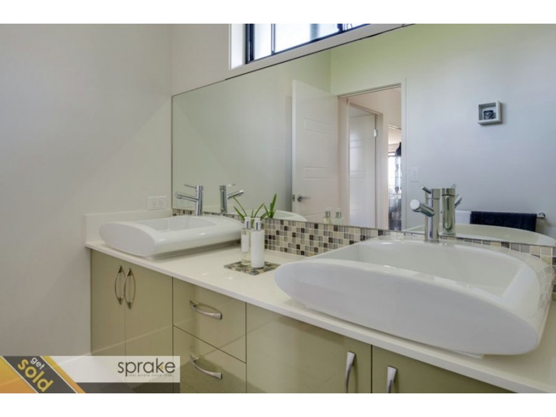 5 Swissalp Drive, Urraween QLD 4655