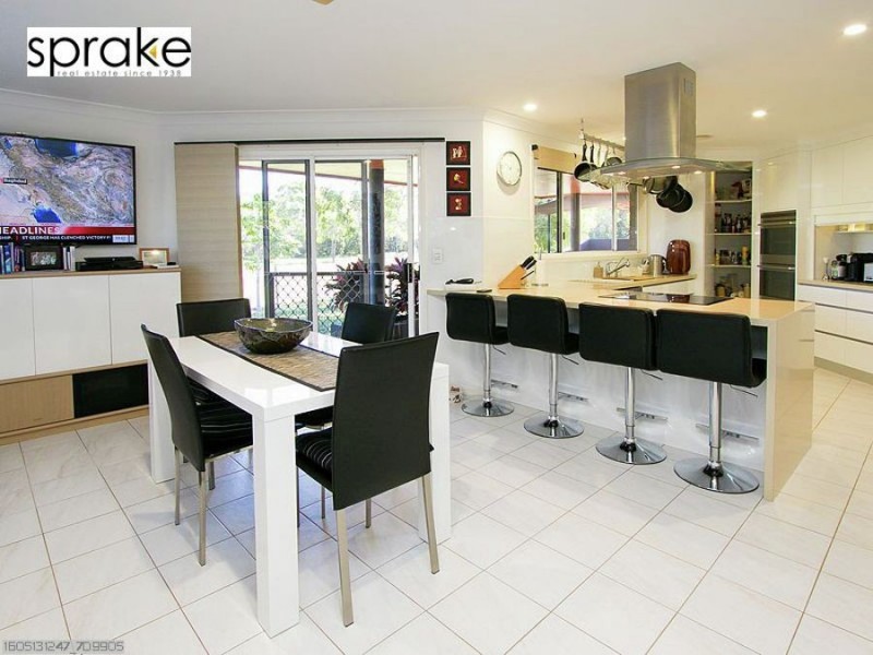 11 Oceanview Street, Point Vernon QLD 4655