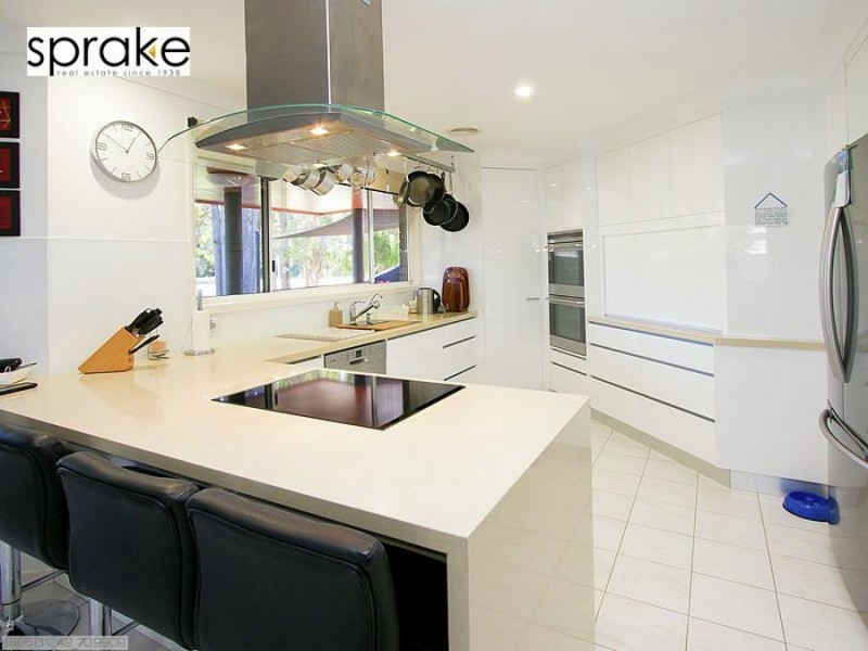 11 Oceanview Street, Point Vernon QLD 4655