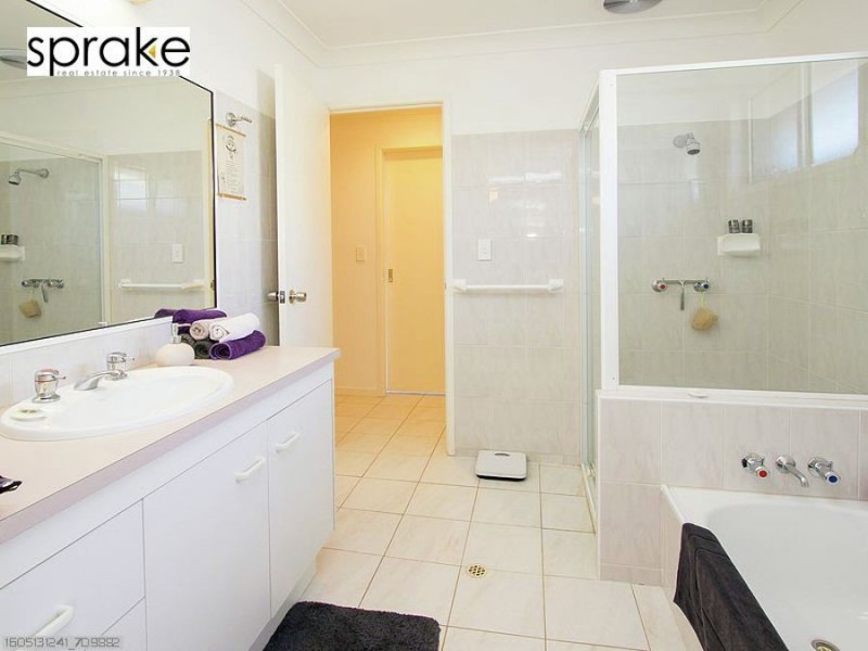 11 Oceanview Street, Point Vernon QLD 4655