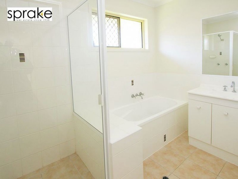 16 Kensi Court, Point Vernon QLD 4655
