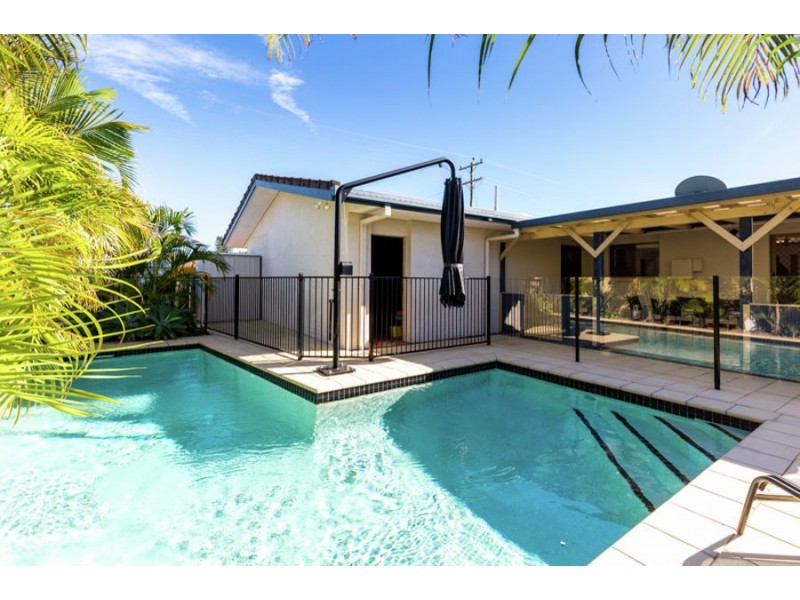 36 South Street, Urangan QLD 4655