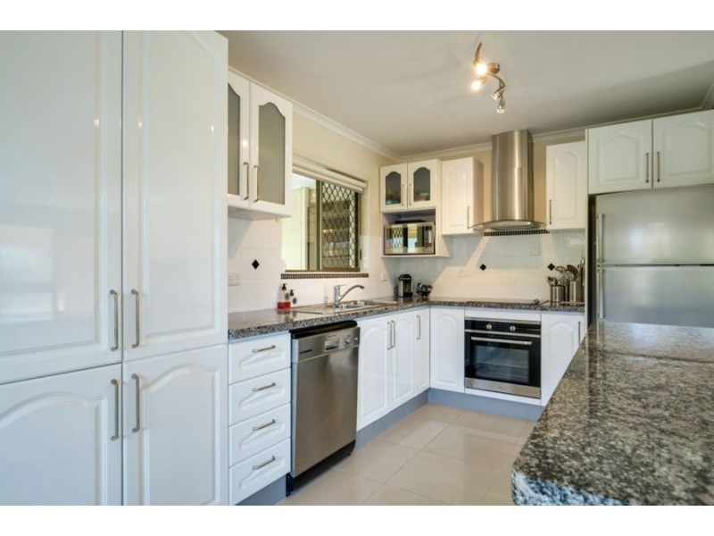 36 South Street, Urangan QLD 4655