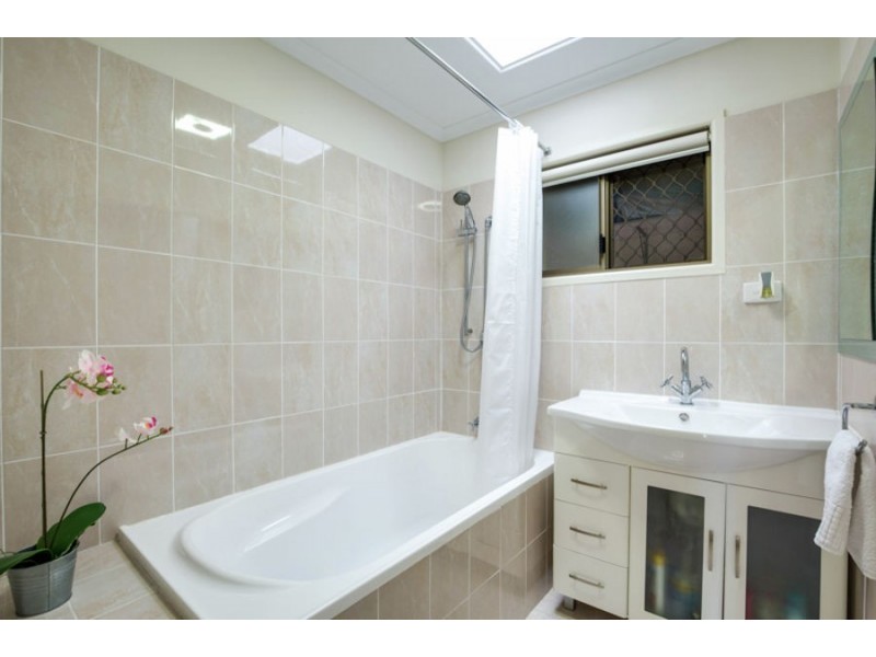 36 South Street, Urangan QLD 4655