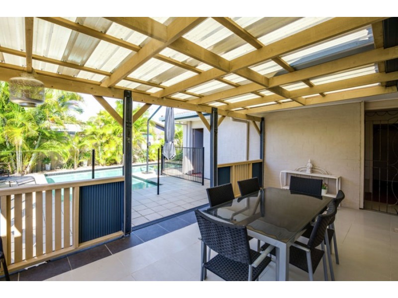 36 South Street, Urangan QLD 4655