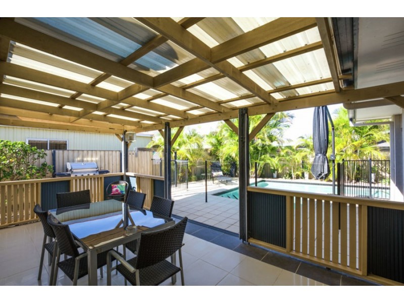 36 South Street, Urangan QLD 4655