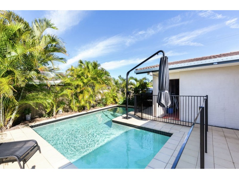 36 South Street, Urangan QLD 4655