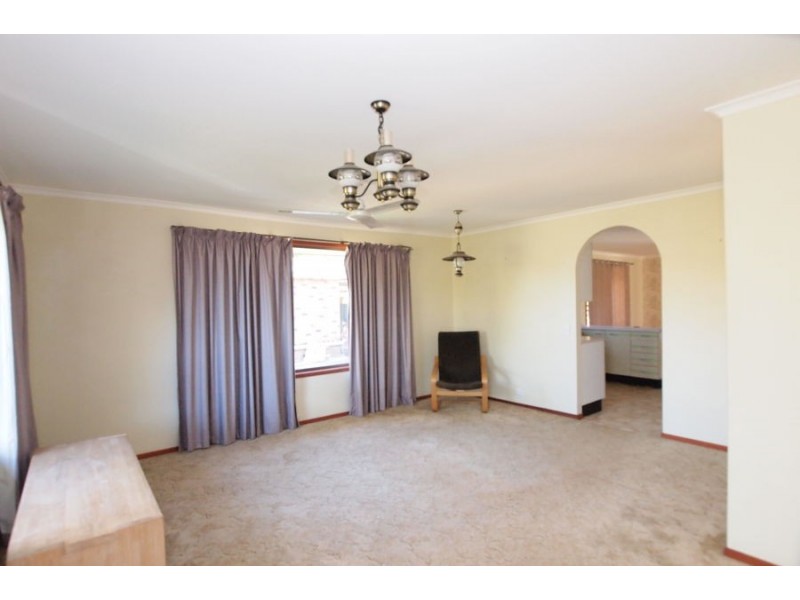 8 Virginia Court, Scarness QLD 4655