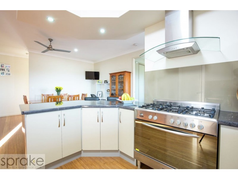 10 Sunad Court, Nikenbah QLD 4655