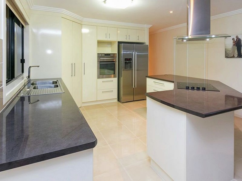 15 Delmo Court, Urraween QLD 4655