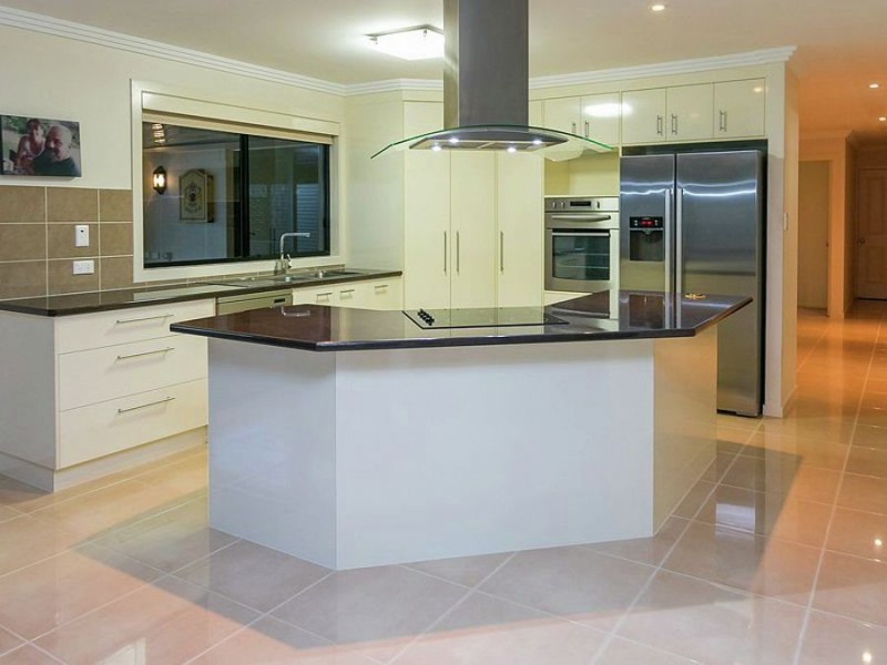 15 Delmo Court, Urraween QLD 4655