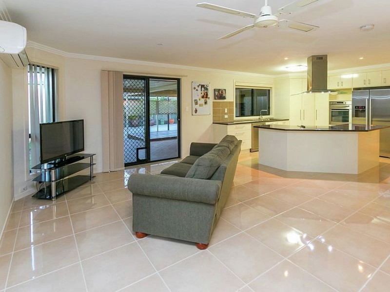 15 Delmo Court, Urraween QLD 4655