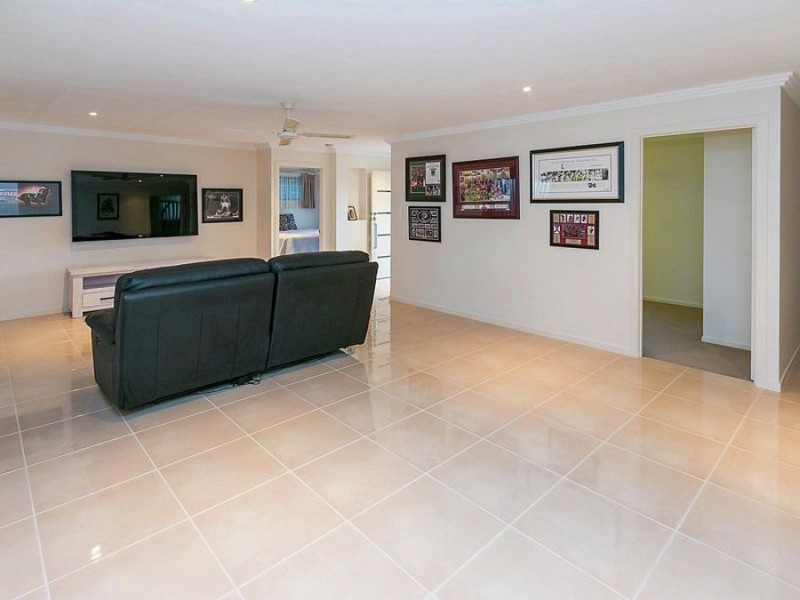 15 Delmo Court, Urraween QLD 4655