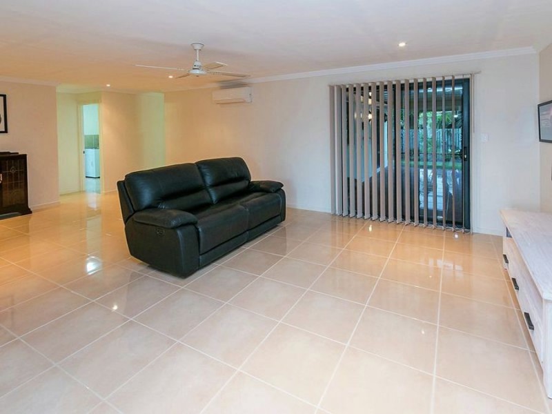 15 Delmo Court, Urraween QLD 4655