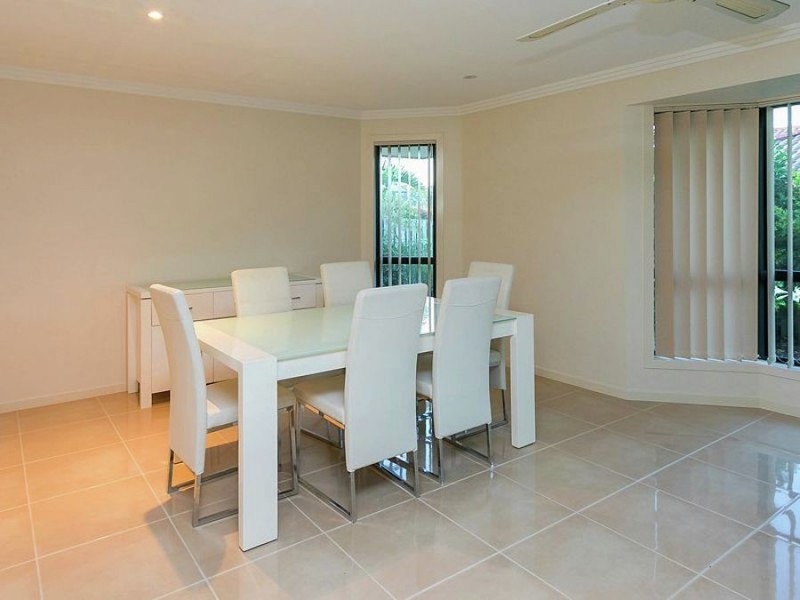 15 Delmo Court, Urraween QLD 4655