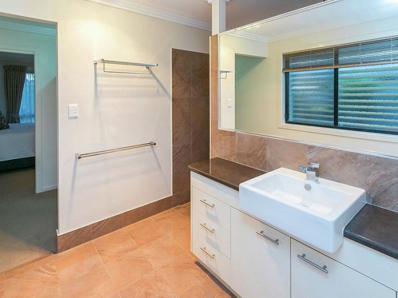 15 Delmo Court, Urraween QLD 4655