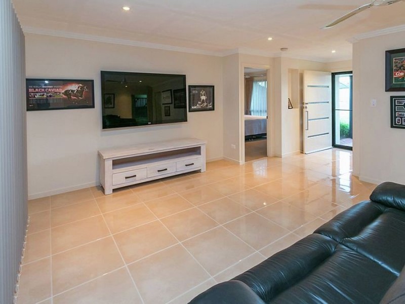 15 Delmo Court, Urraween QLD 4655