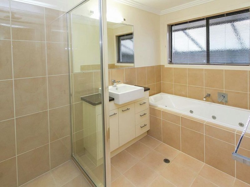 15 Delmo Court, Urraween QLD 4655