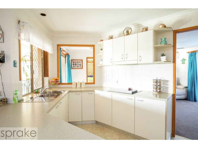 74 Murphy Street, Point Vernon QLD 4655