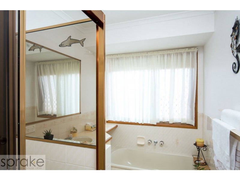 74 Murphy Street, Point Vernon QLD 4655