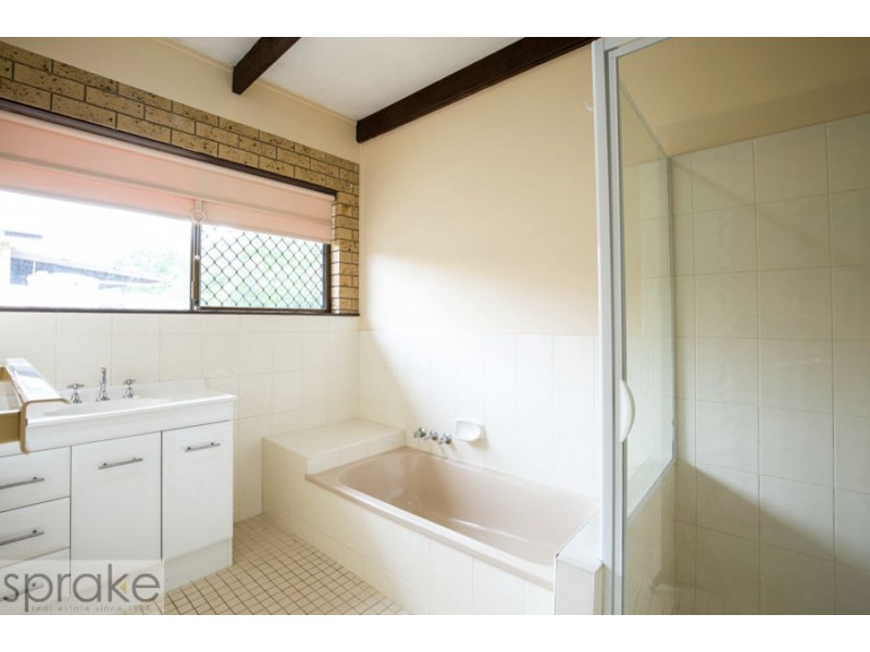 8 Trisha Court, Scarness QLD 4655