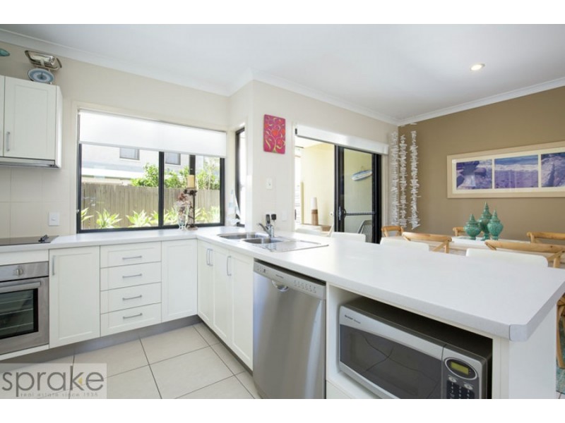2/13 Tavistock Street, Torquay QLD 4655