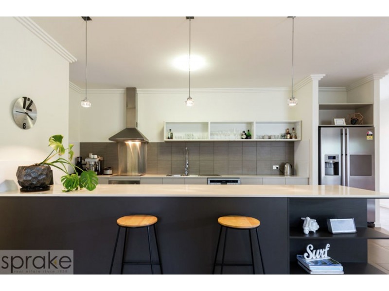 8 Dugong Avenue, Pialba QLD 4655