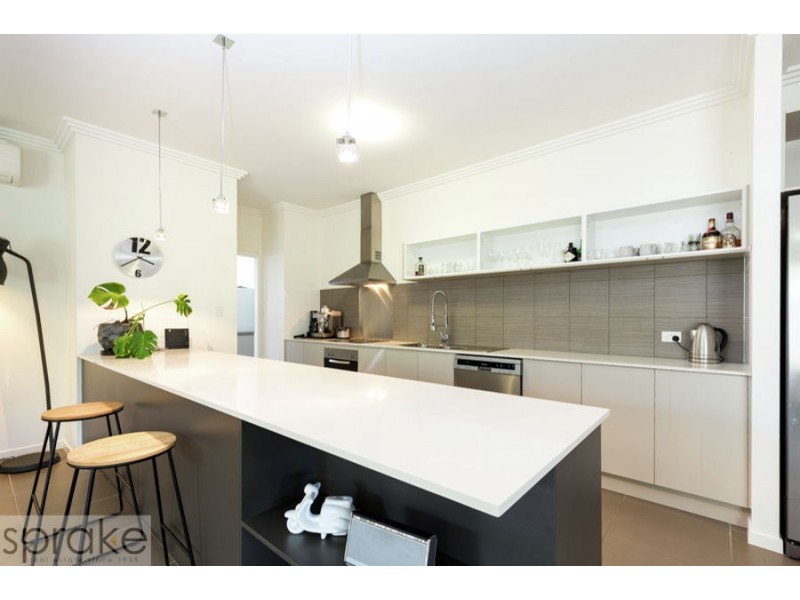 8 Dugong Avenue, Pialba QLD 4655