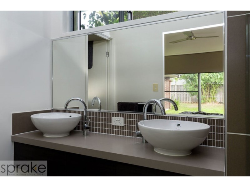 8 Dugong Avenue, Pialba QLD 4655