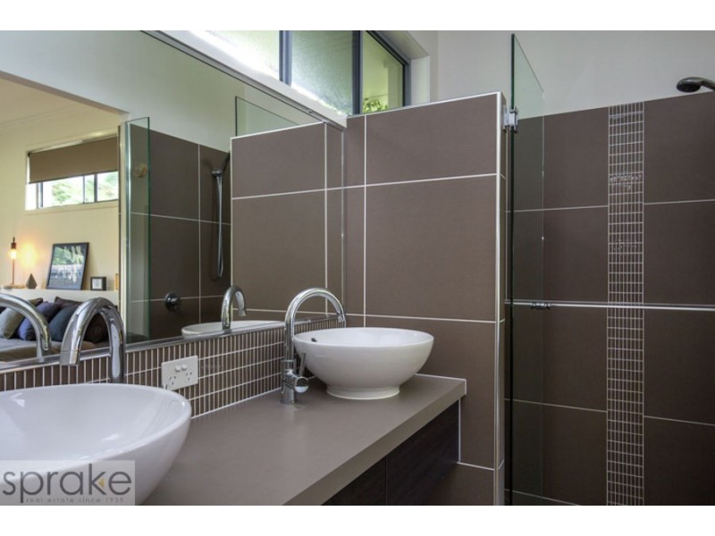 8 Dugong Avenue, Pialba QLD 4655