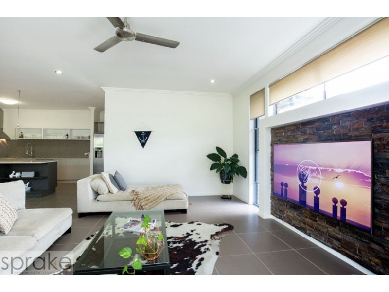 8 Dugong Avenue, Pialba QLD 4655